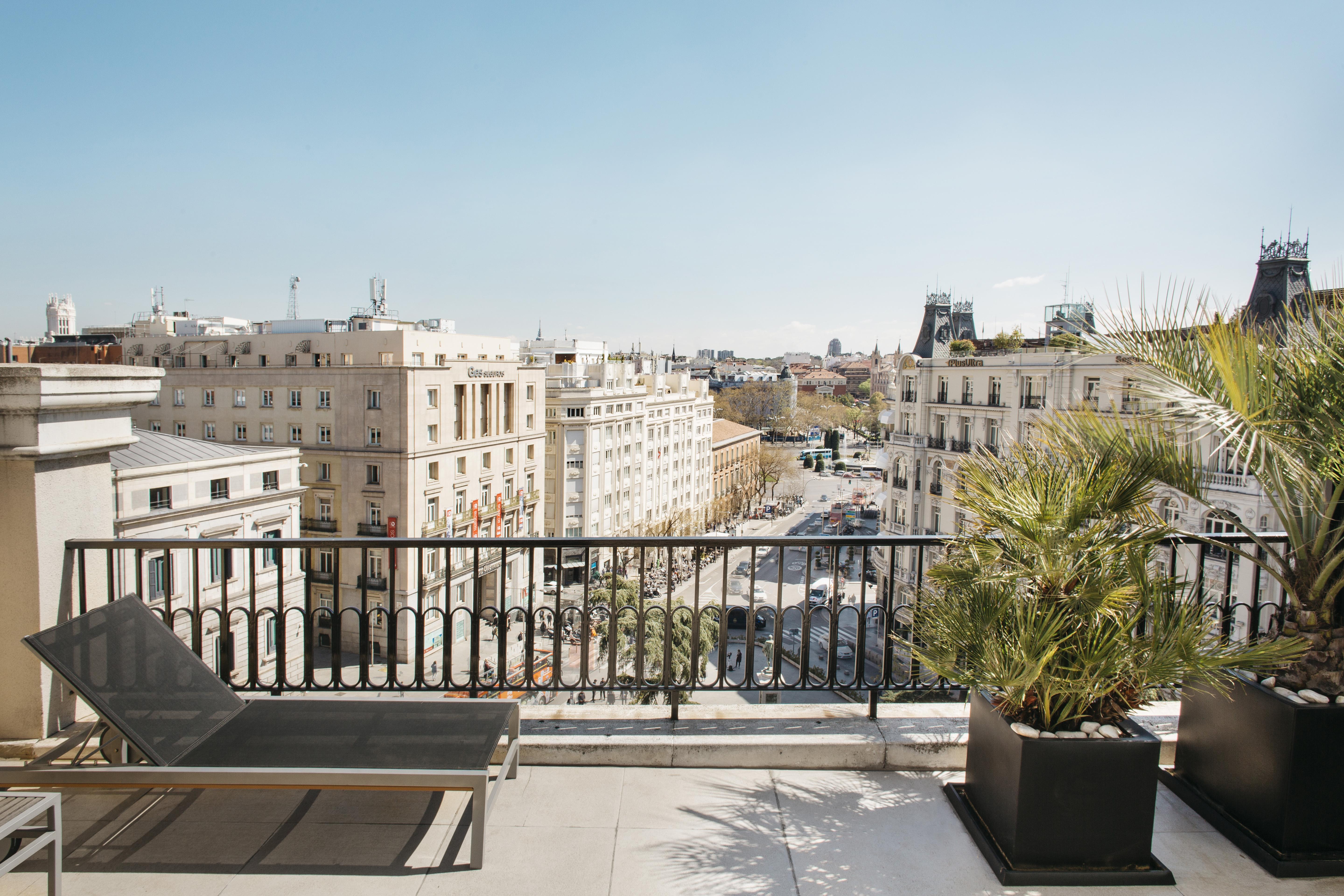 Hotel Villa Real, A Member Of Preferred Hotels & Resorts Madrid Exterior photo View from the rooftop