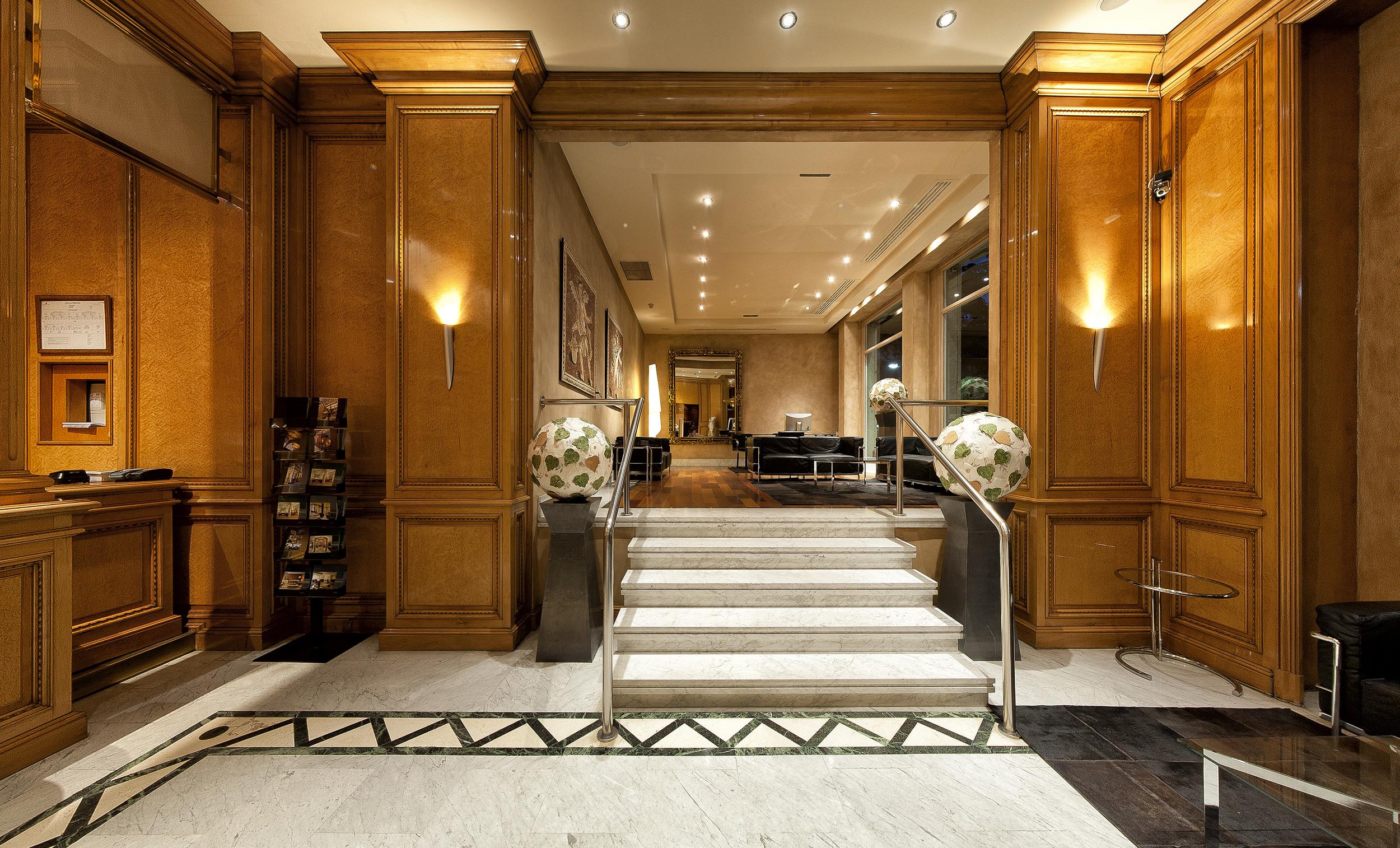 Hotel Villa Real, A Member Of Preferred Hotels & Resorts Madrid Exterior photo The interior of the hotel