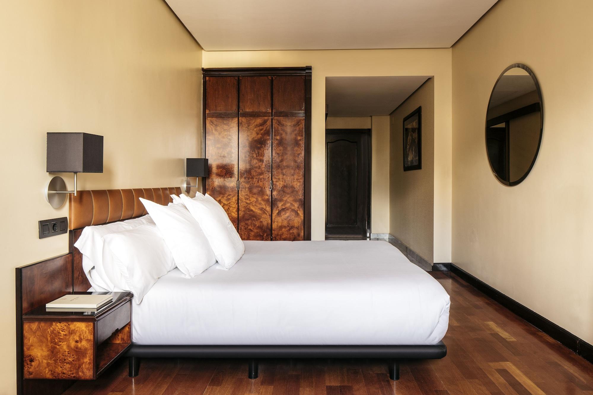 Hotel Villa Real, A Member Of Preferred Hotels & Resorts Madrid Exterior photo A room at the hotel