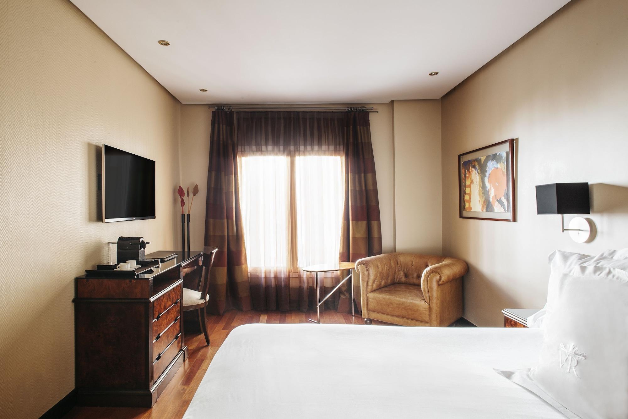 Hotel Villa Real, A Member Of Preferred Hotels & Resorts Madrid Exterior photo A room at the hotel