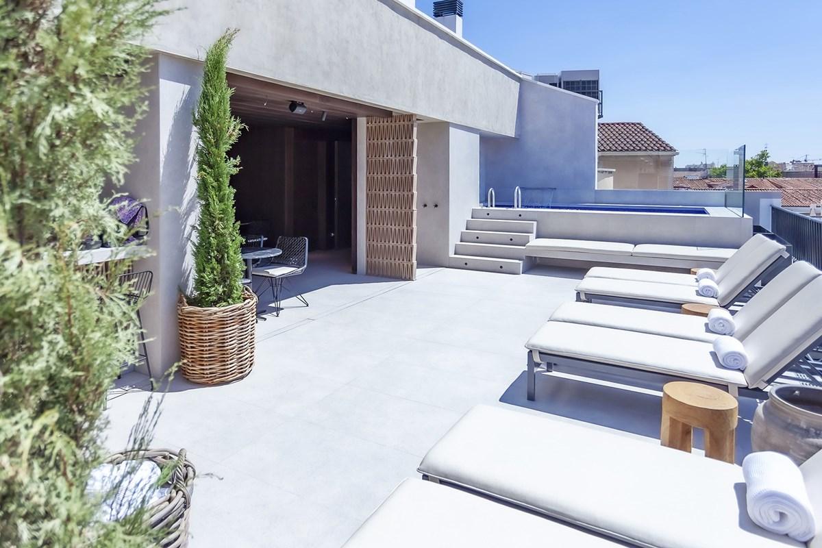 Hotel Villa Real, A Member Of Preferred Hotels & Resorts Madrid Exterior photo Rooftop pool at the Hotel Sir Adam
