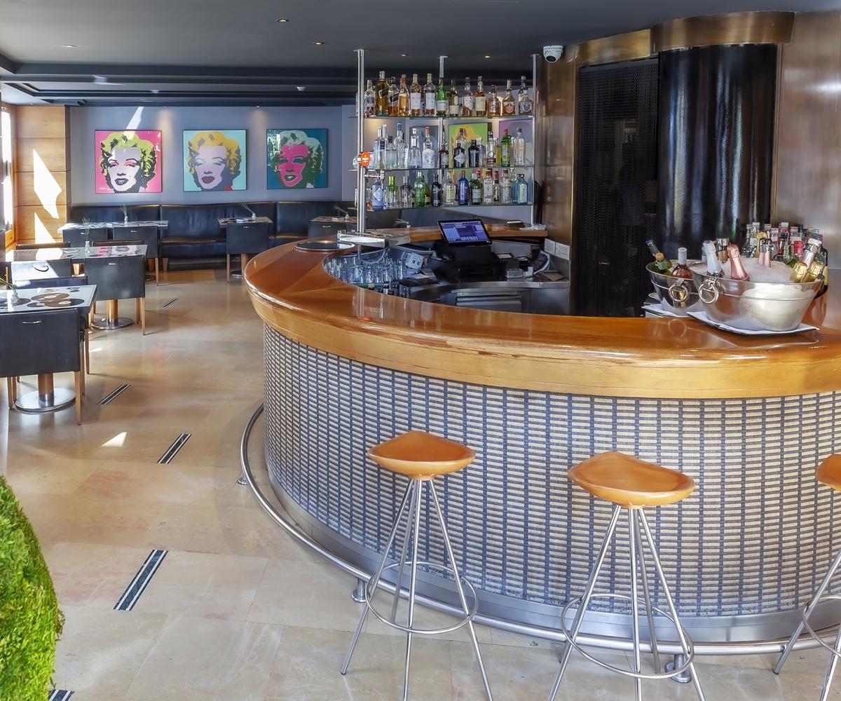Hotel Villa Real, A Member Of Preferred Hotels & Resorts Madrid Exterior photo The bar at the restaurant
