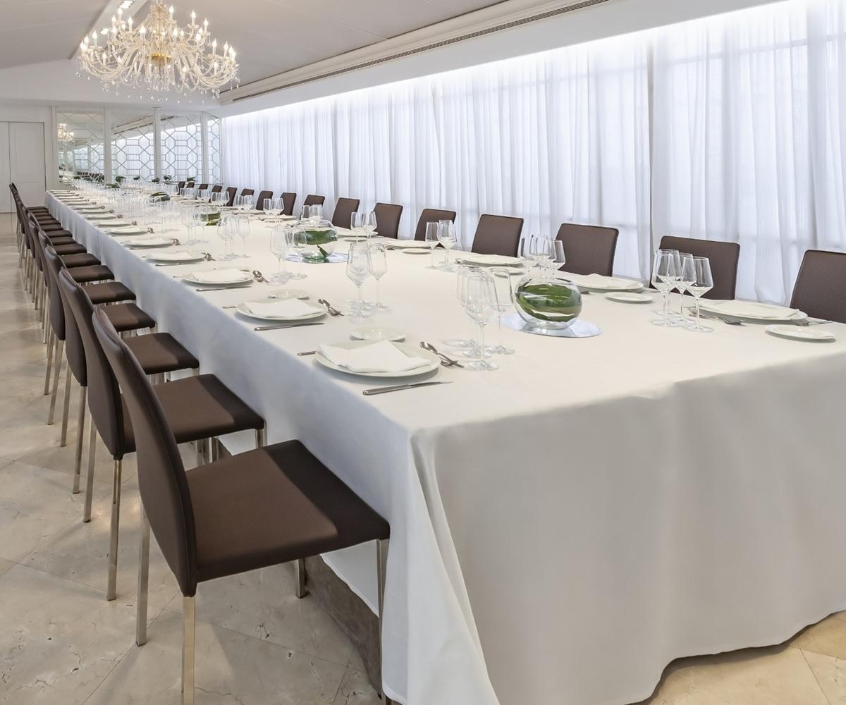 Hotel Villa Real, A Member Of Preferred Hotels & Resorts Madrid Exterior photo A table set for a meal