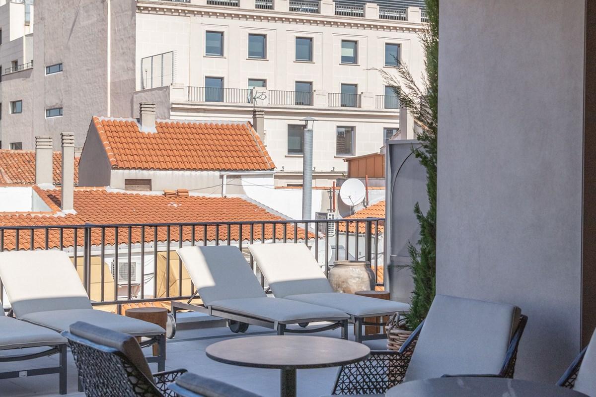 Hotel Villa Real, A Member Of Preferred Hotels & Resorts Madrid Exterior photo The hotel's rooftop terrace