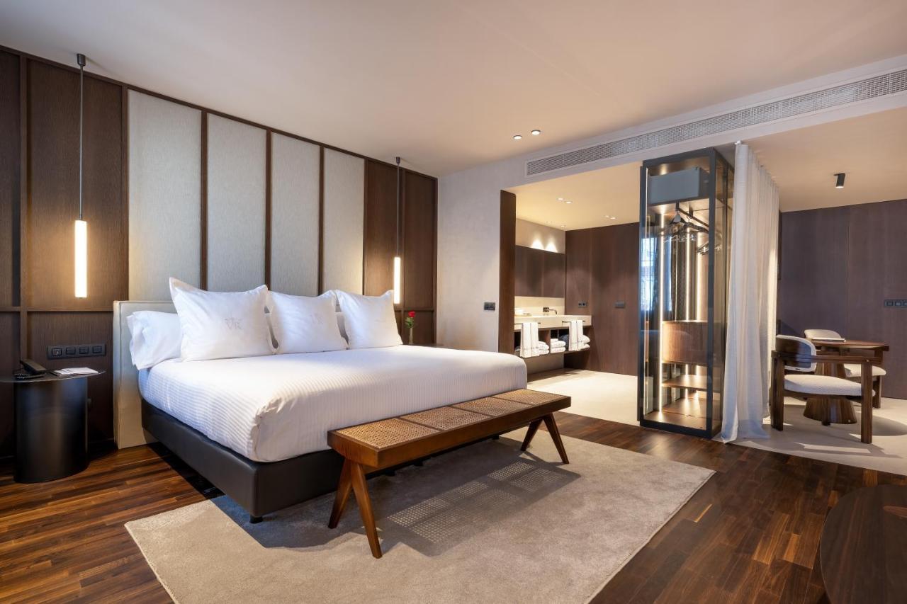 Hotel Villa Real, A Member Of Preferred Hotels & Resorts Madrid Exterior photo A suite at the hotel