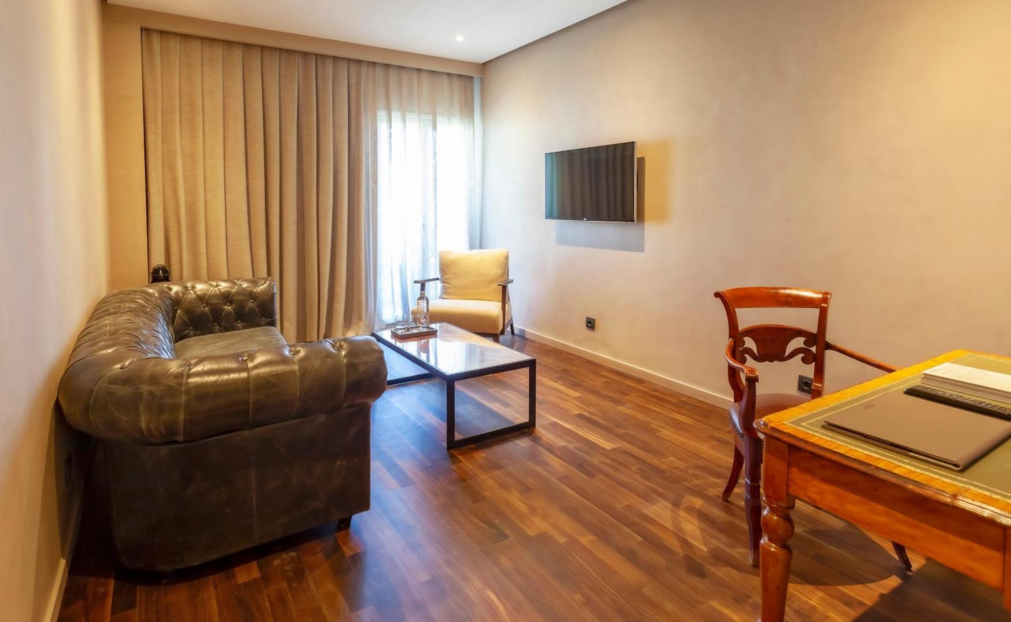 Hotel Villa Real, A Member Of Preferred Hotels & Resorts Madrid Exterior photo Living room