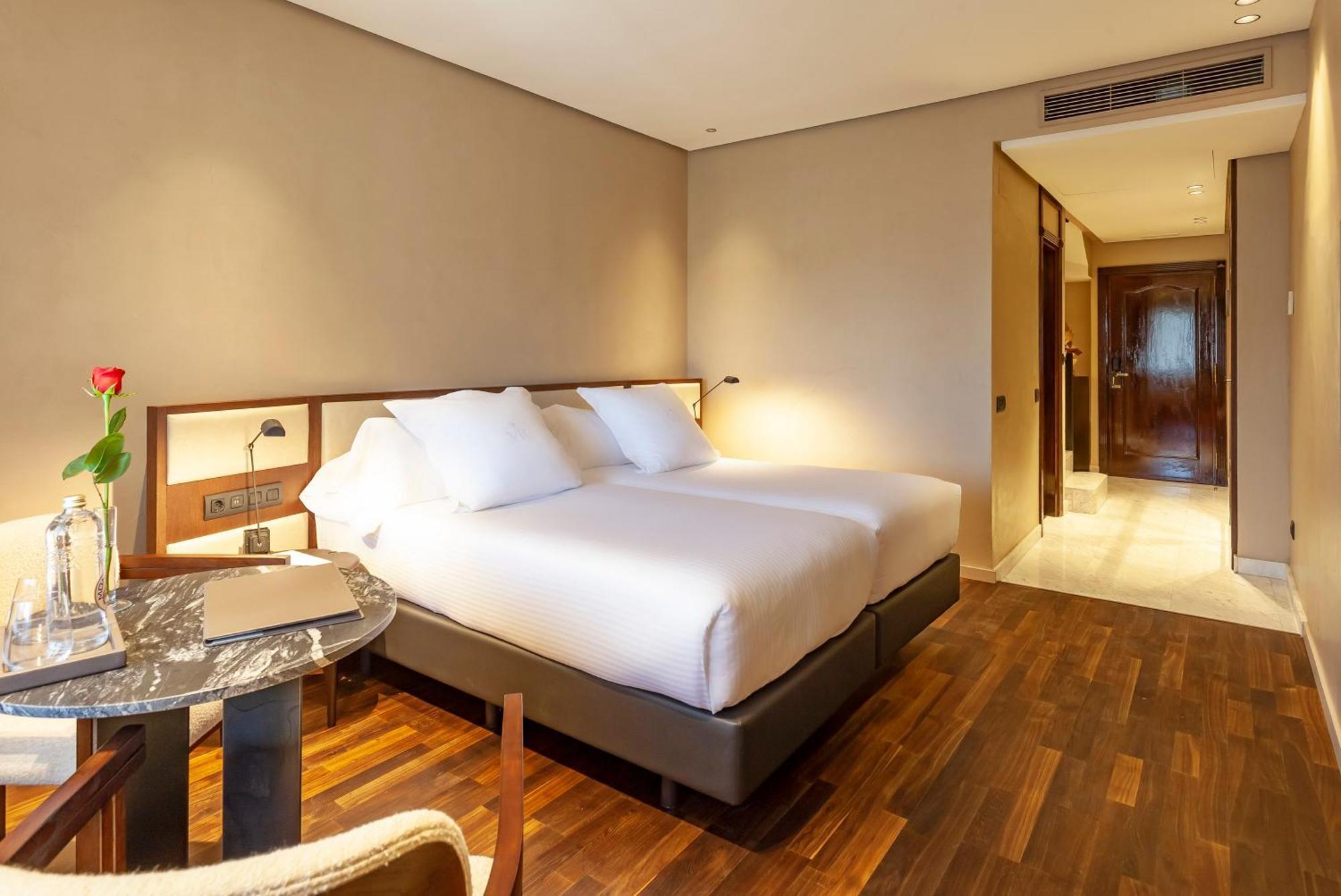Hotel Villa Real, A Member Of Preferred Hotels & Resorts Madrid Exterior photo A room at the hotel