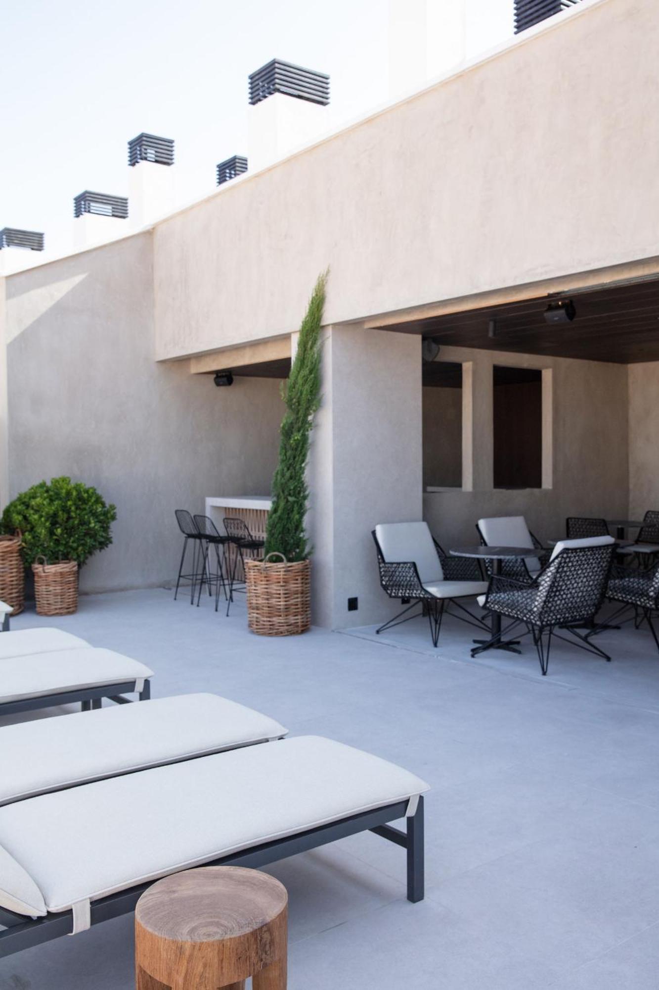 Hotel Villa Real, A Member Of Preferred Hotels & Resorts Madrid Exterior photo The patio at the restaurant
