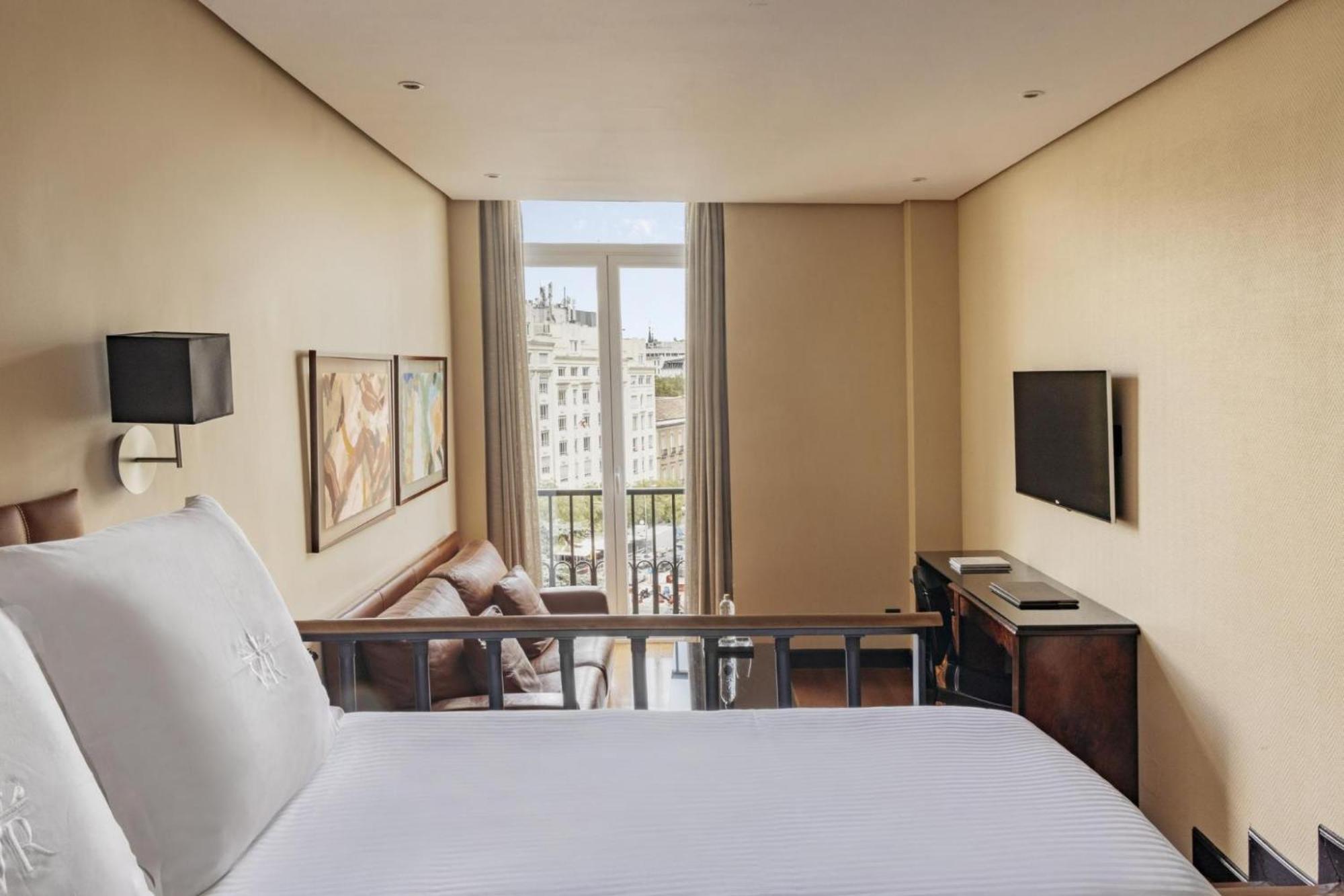 Hotel Villa Real, A Member Of Preferred Hotels & Resorts Madrid Exterior photo Suite