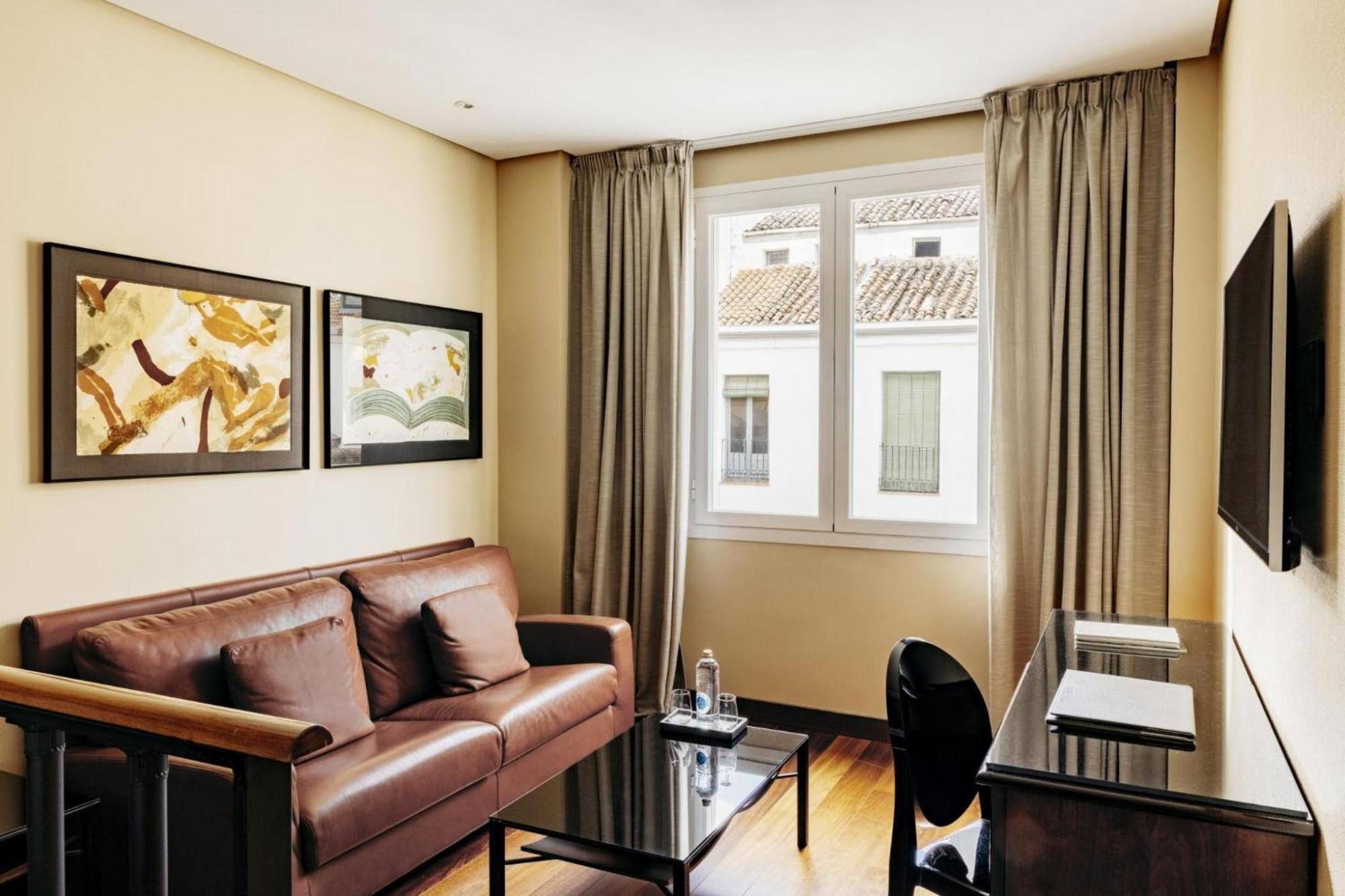 Hotel Villa Real, A Member Of Preferred Hotels & Resorts Madrid Exterior photo A living room